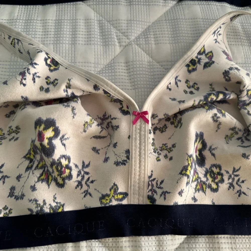 Lot of 7 Cacique Wire Free Bras 46DD - Picture 4 of 16